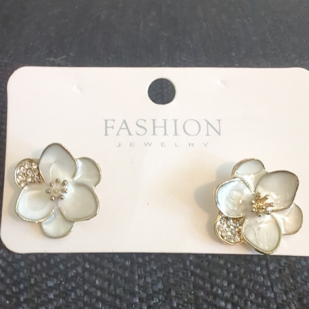 Fashion Jewelry Gold and White Elegant Earrings